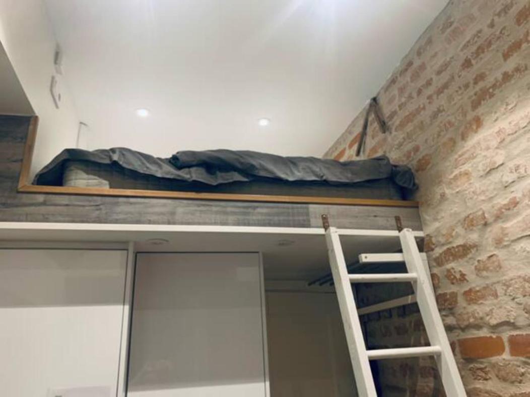 Travel Loft No Window 1 Now With Ac * Stockholm